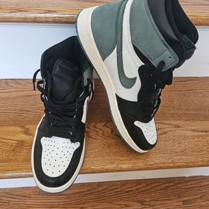 Nike hightops (men or women), Size 11M, Color Green